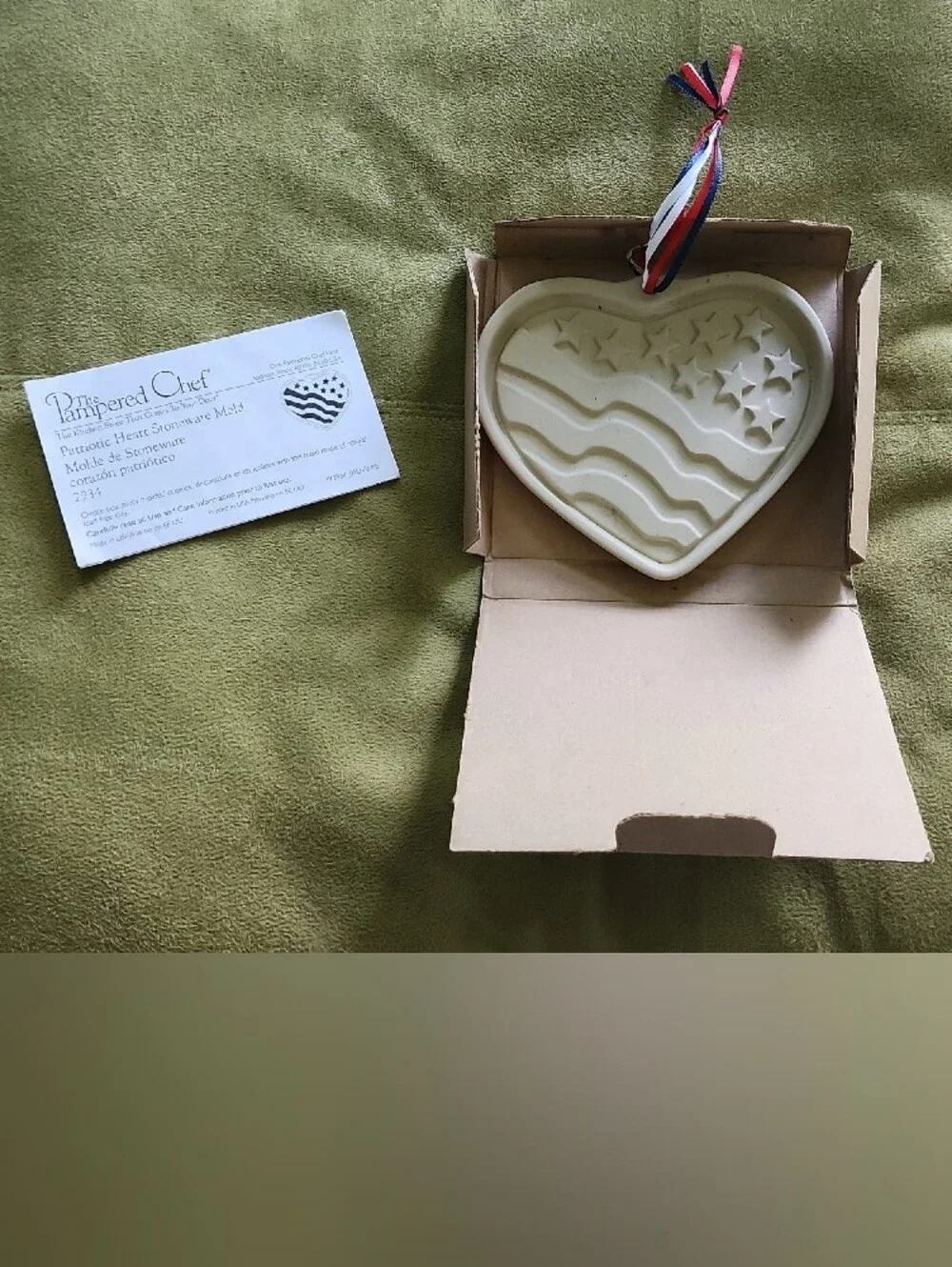 The Pampered Chef Patriotic Heart Stoneware Mold (Item #2934)